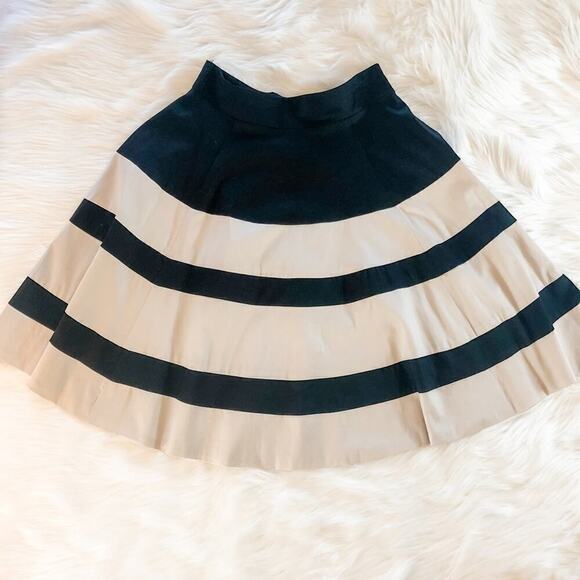 Amanda & Chelsea Cream & Black Stripe Circle Mini Skater Skirt Size 4 - Picture 3 of 6